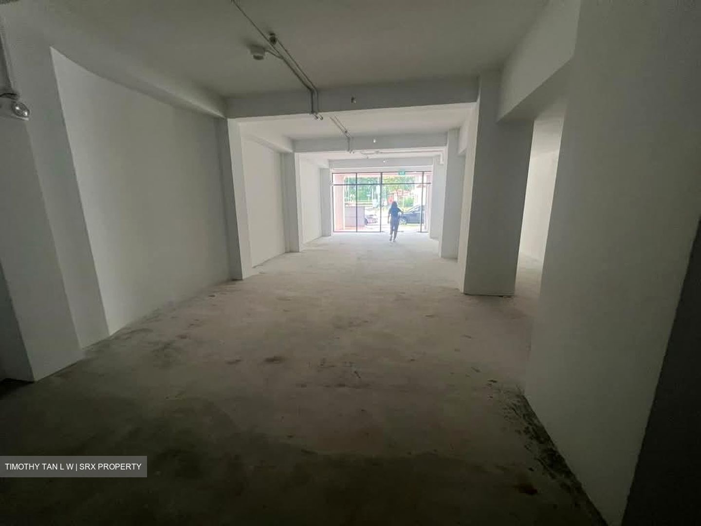 North Canal Road (D1), Retail #589651231